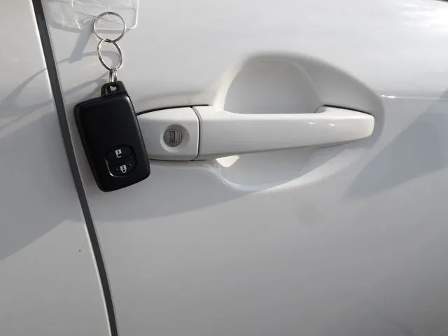 カローラアクシオ ハイブリッド(トヨタ)の車両写真