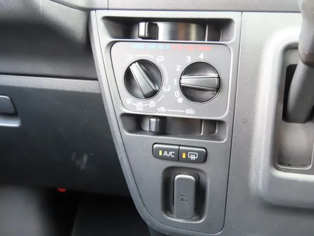 ハイゼットカーゴ 4WD(ダイハツ)の車両写真