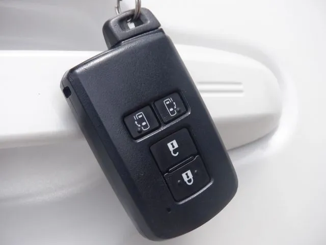 シエンタ ハイブリッド(トヨタ)の車両写真