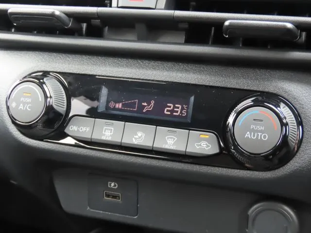 ノート(ニッサン)の車両写真