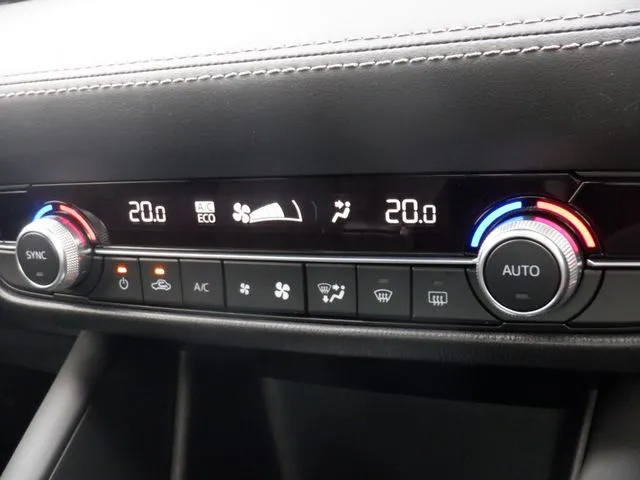 ＭＡＺＤＡ６　セダン（マツダ）の車両写真