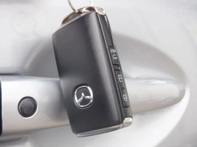 ＭＡＺＤＡ６　セダン（マツダ）の車両写真