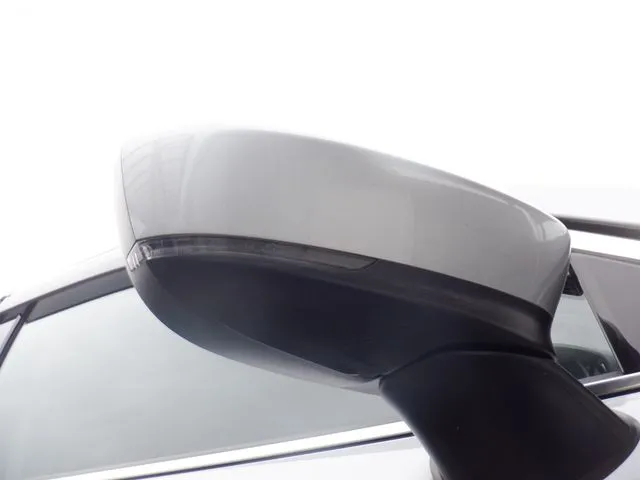 ＭＡＺＤＡ６　セダン（マツダ）の車両写真