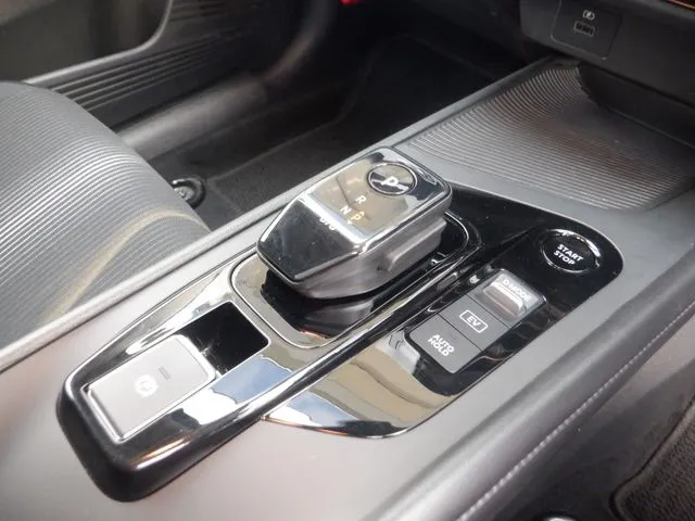 ノート 4WD(ニッサン)の車両写真