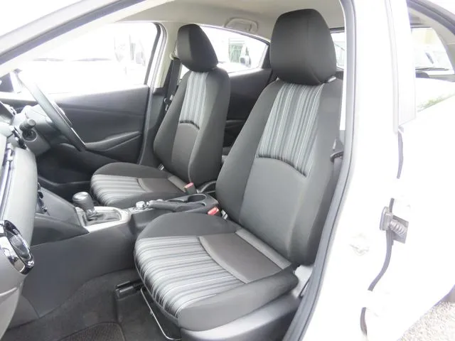 MAZDA2(マツダ)の車両写真