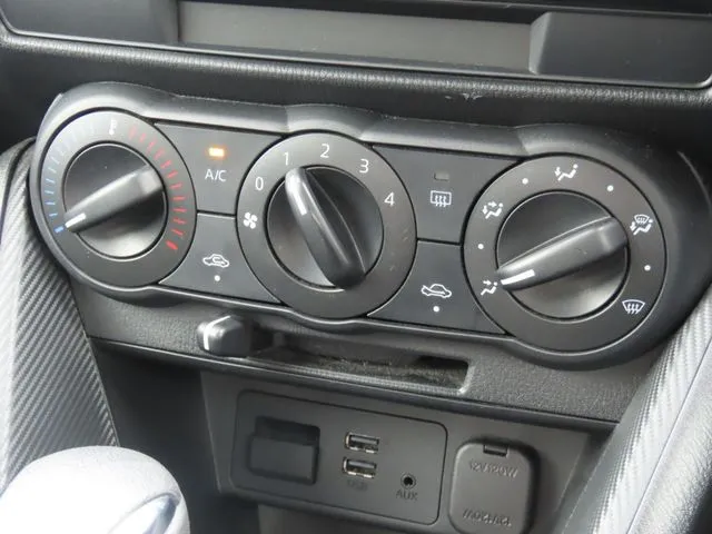 MAZDA2(マツダ)の車両写真