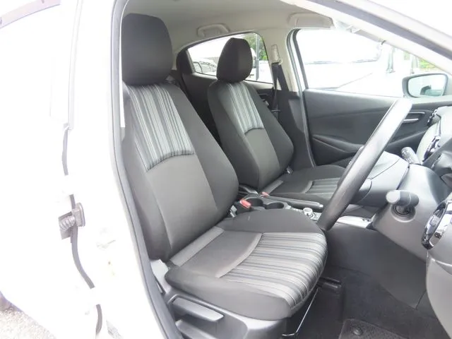 MAZDA2(マツダ)の車両写真