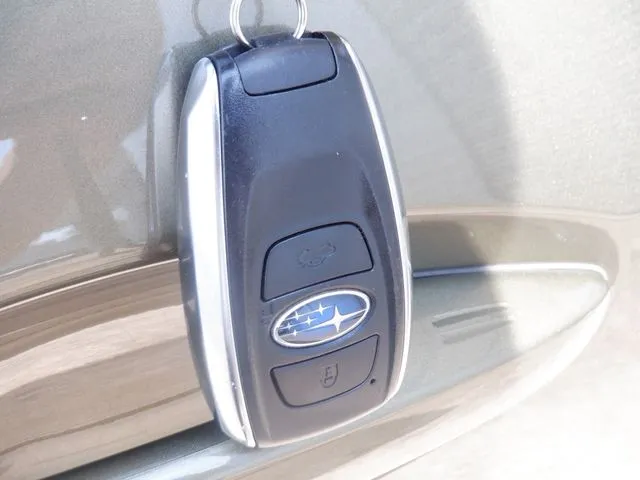 レガシィアウトバック(スバル)の車両写真