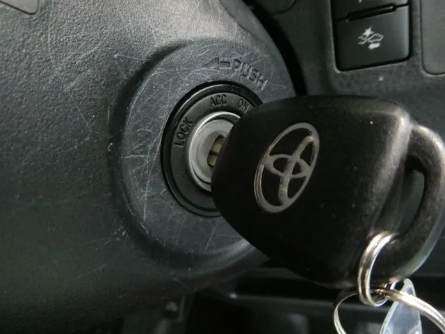 サクシードバン ハイブリッド(トヨタ)の車両写真