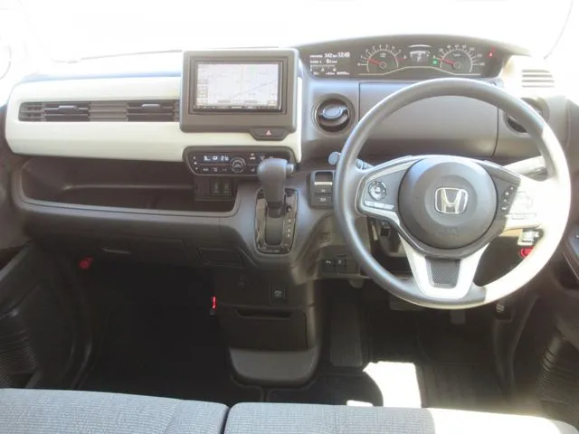 N BOX 4WD(ホンダ)の車両写真