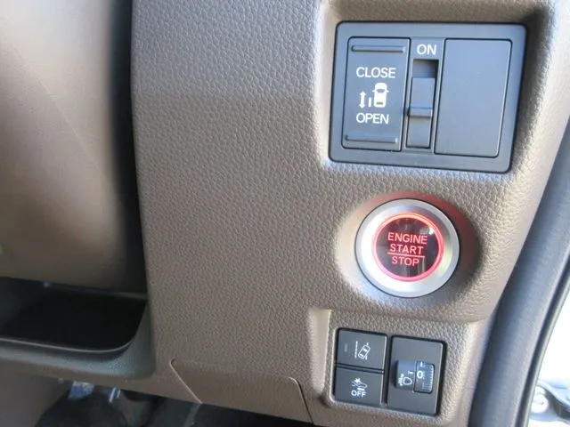 N BOX 4WD(ホンダ)の車両写真