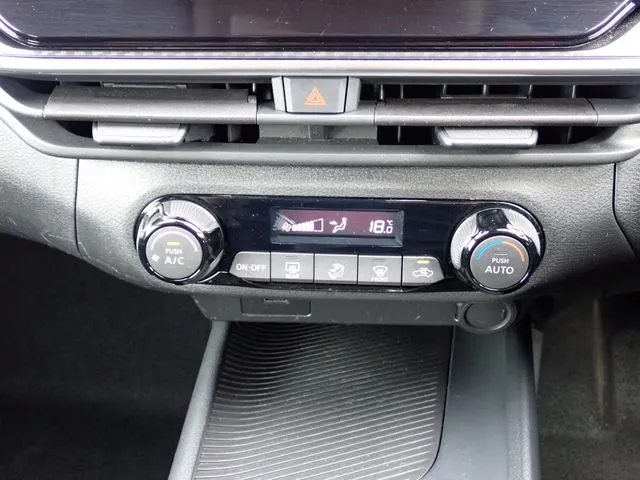 ノート(ニッサン)の車両写真