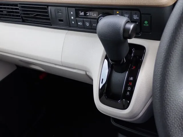 ホンダ　Ｎ　ＢＯＸ　４ＷＤ