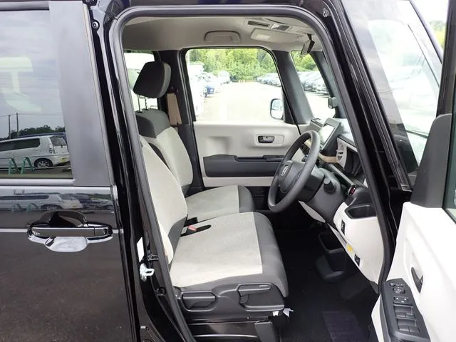 ホンダ　Ｎ　ＢＯＸ　４ＷＤ