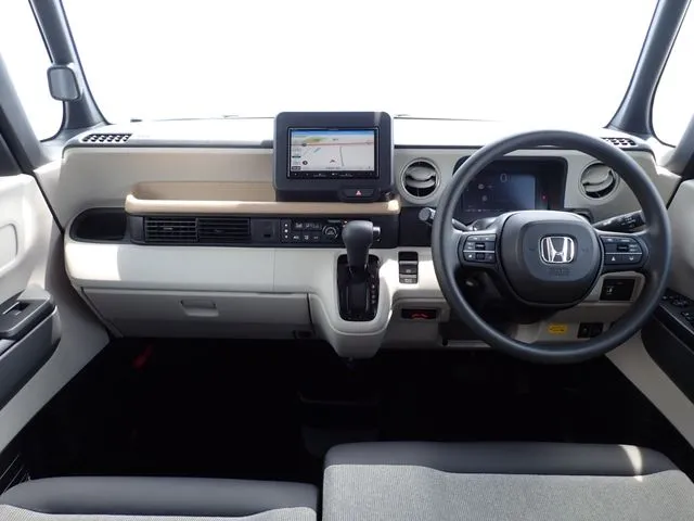 ホンダ　Ｎ　ＢＯＸ　４ＷＤ