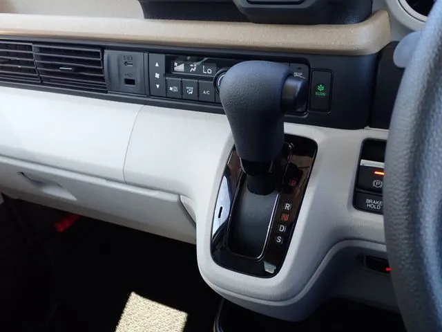 ホンダ　Ｎ　ＢＯＸ　４ＷＤ