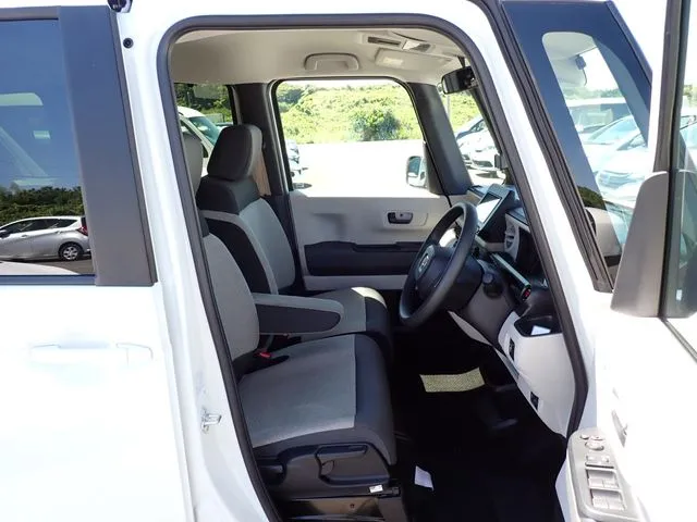 ホンダ　Ｎ　ＢＯＸ　４ＷＤ