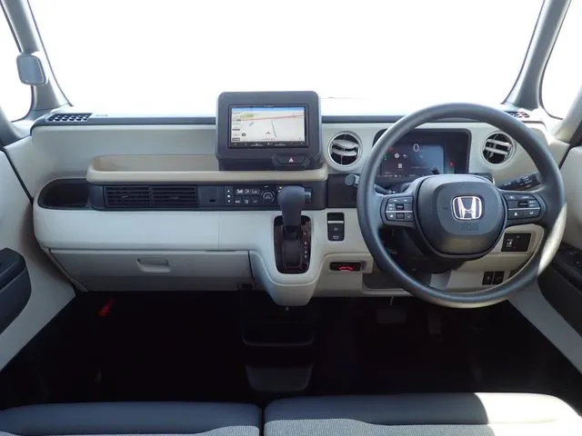 ホンダ　Ｎ　ＢＯＸ　４ＷＤ