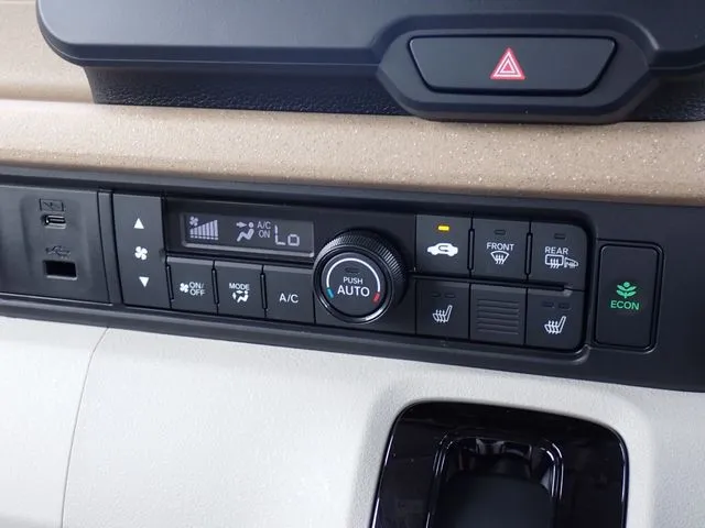 ホンダ　Ｎ　ＢＯＸ　４ＷＤ
