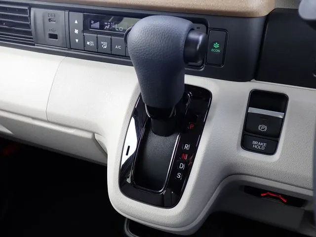 ホンダ　Ｎ　ＢＯＸ　４ＷＤ