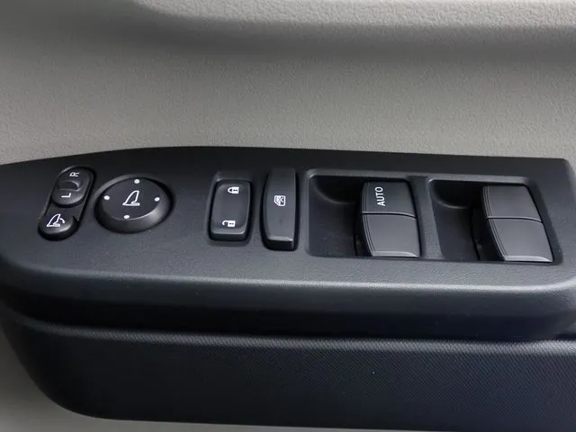 ホンダ　Ｎ　ＢＯＸ　４ＷＤ