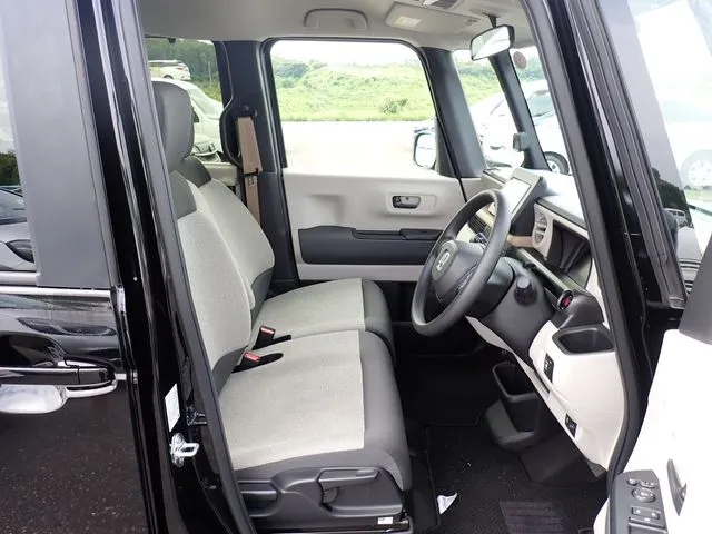 ホンダ　Ｎ　ＢＯＸ　４ＷＤ