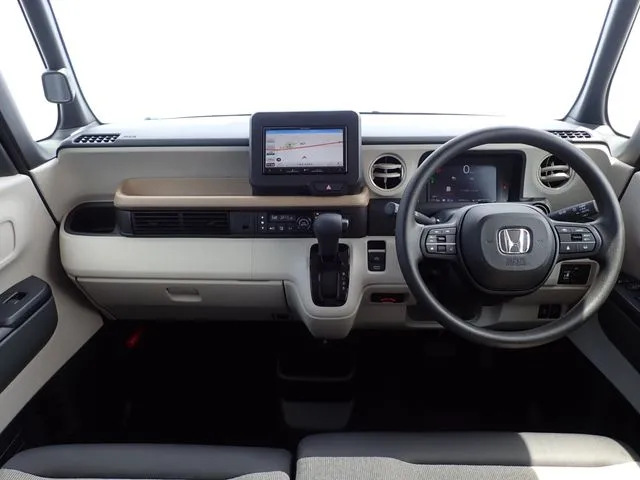 ホンダ　Ｎ　ＢＯＸ　４ＷＤ