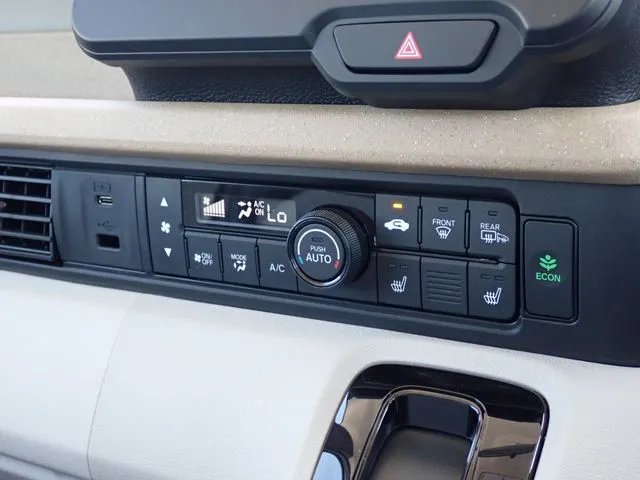 ホンダ　Ｎ　ＢＯＸ　４ＷＤ