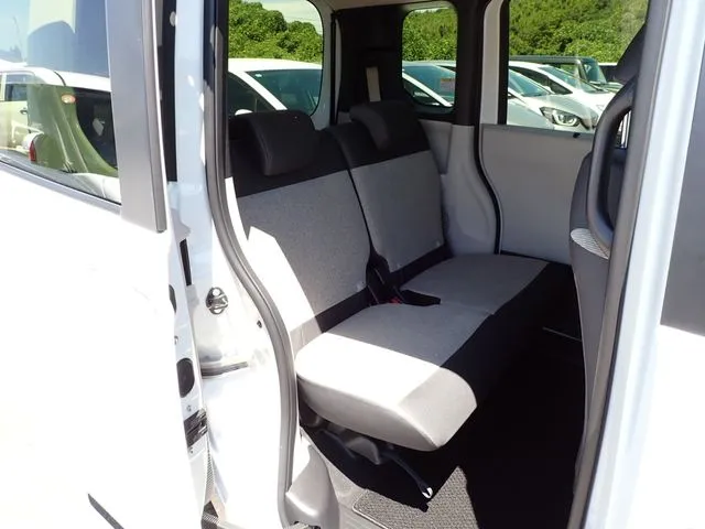 ホンダ　Ｎ　ＢＯＸ　４ＷＤ