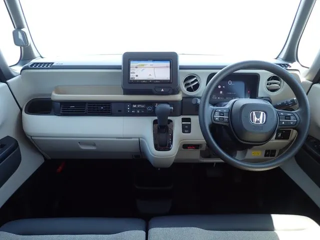 ホンダ　Ｎ　ＢＯＸ　４ＷＤ