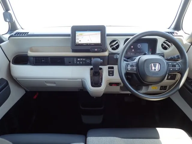 ホンダ　Ｎ　ＢＯＸ　４ＷＤ