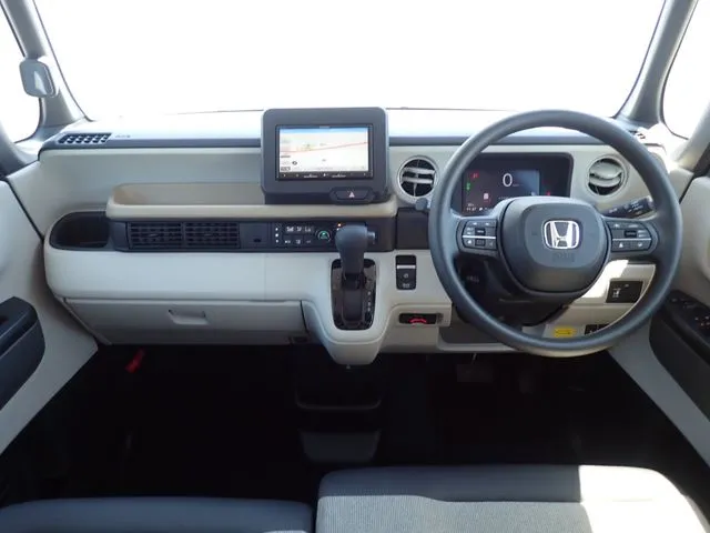 ホンダ　Ｎ　ＢＯＸ　４ＷＤ