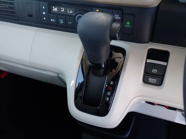 ホンダ　Ｎ　ＢＯＸ　４ＷＤ
