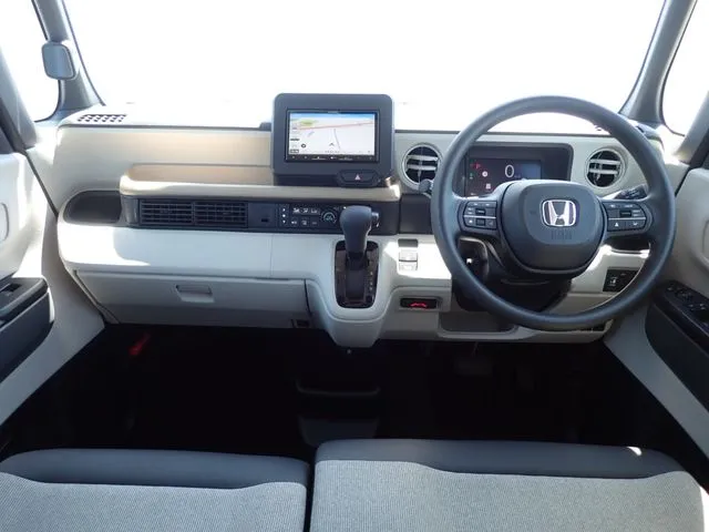 ホンダ　Ｎ　ＢＯＸ　４ＷＤ