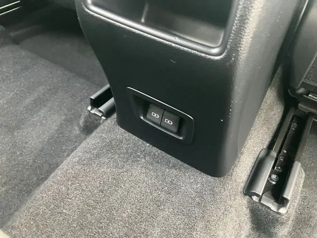 カローラ ツーリング ハイブリッド(トヨタ)の車両写真