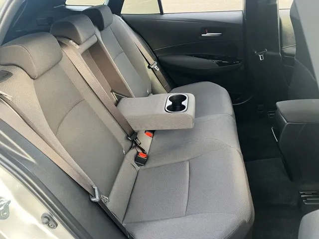 カローラ ツーリング ハイブリッド(トヨタ)の車両写真