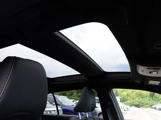 トヨタ　クラウン　セダン　ハイブリッド