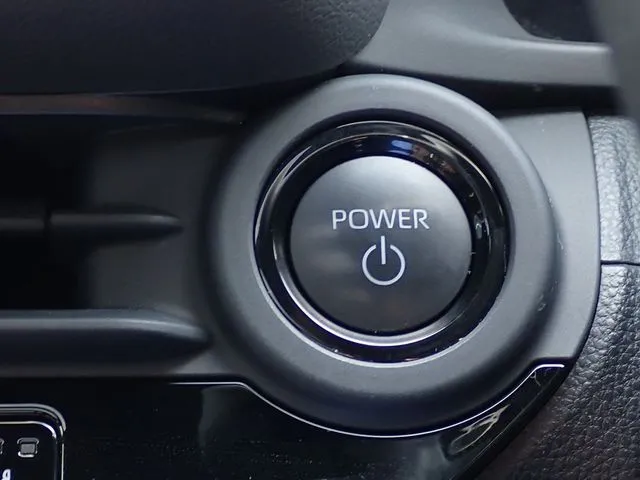 トヨタ　クラウン　セダン　ハイブリッド