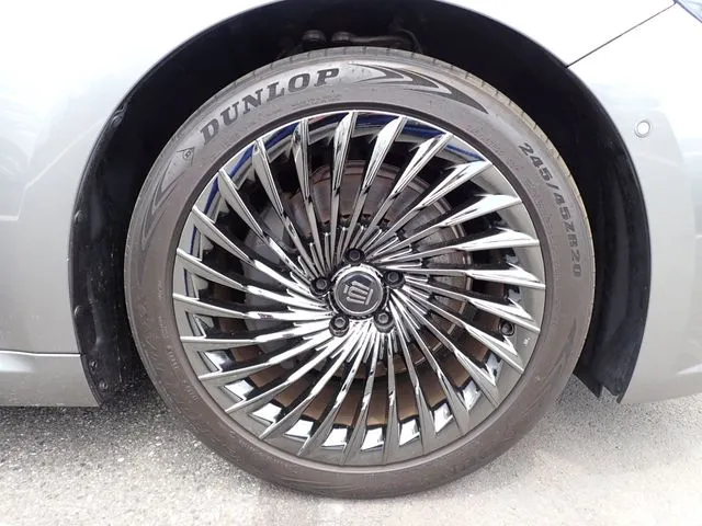 トヨタ　クラウン　セダン　ハイブリッド