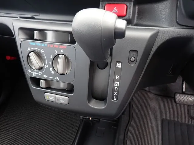 ミラ イース(ダイハツ)の車両写真