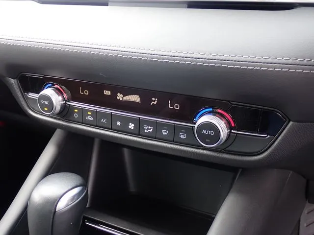 マツダ　ＭＡＺＤＡ６　セダン