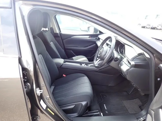 マツダ　ＭＡＺＤＡ６　セダン