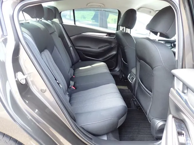 マツダ　ＭＡＺＤＡ６　セダン