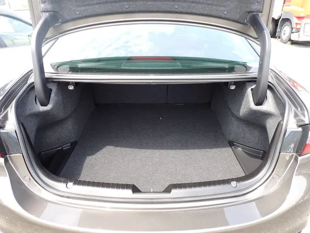 マツダ　ＭＡＺＤＡ６　セダン