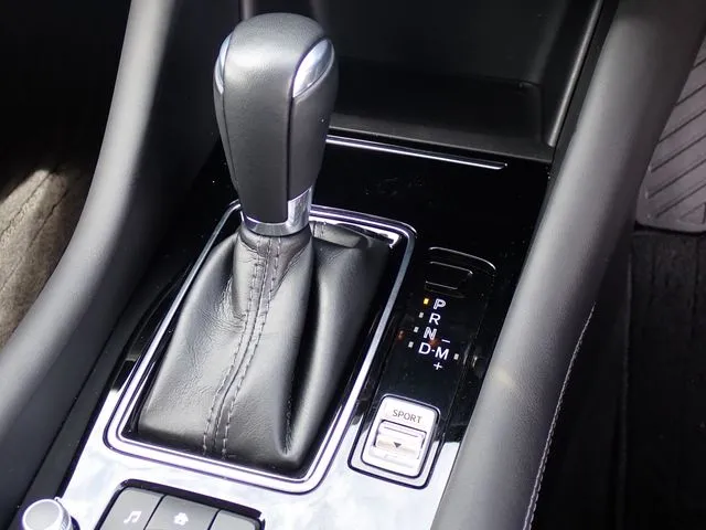 マツダ　ＭＡＺＤＡ６　セダン
