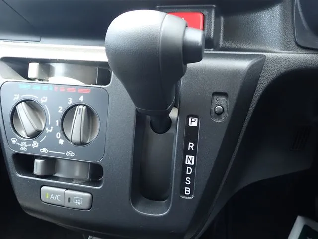 ダイハツ　ミラ　イース