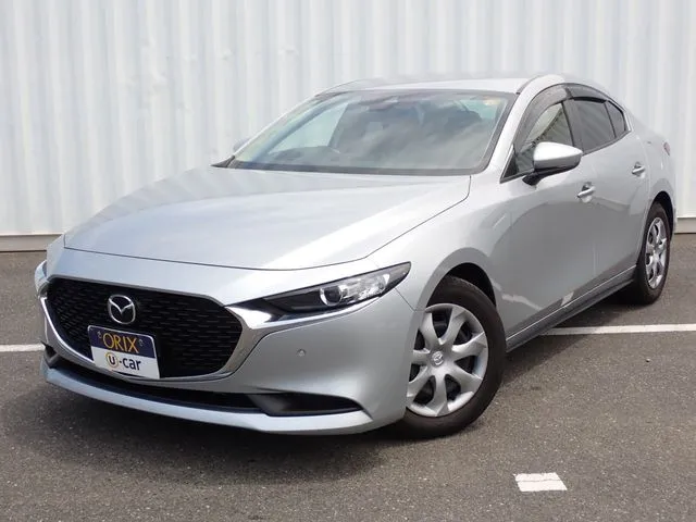 マツダ　ＭＡＺＤＡ３　セダン