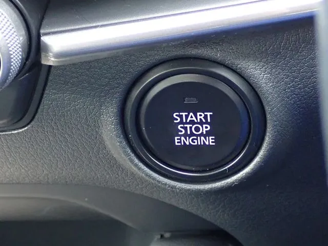 マツダ　ＭＡＺＤＡ３　セダン