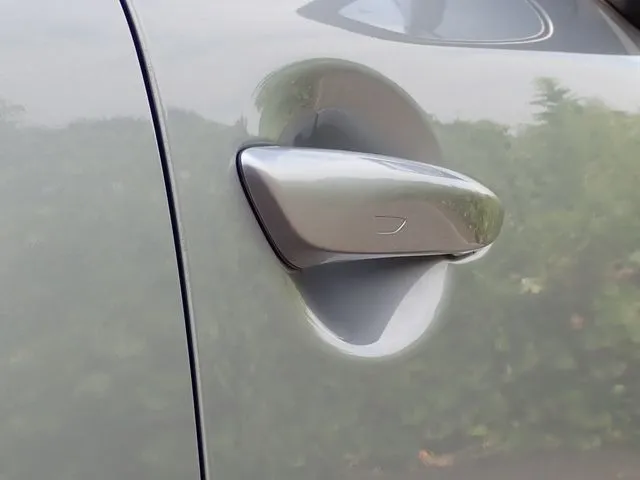 マツダ　ＭＡＺＤＡ３　セダン