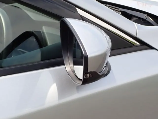 マツダ　ＭＡＺＤＡ３　セダン